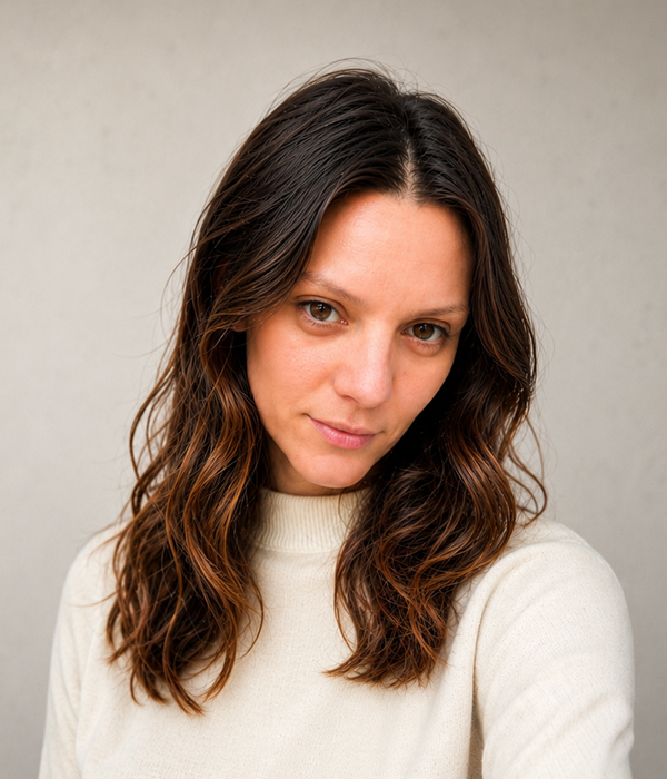 Oana Maries — brand designer and strategist, portrait